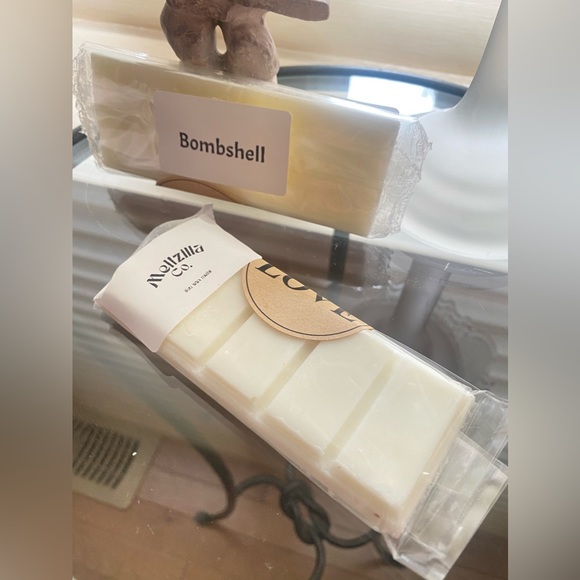 Bombshell 100% Soy Wax Melts - Picture 4 of 11